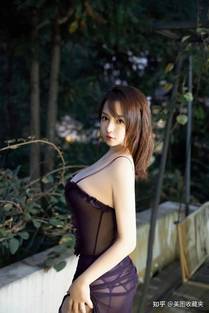 黑伞人海报